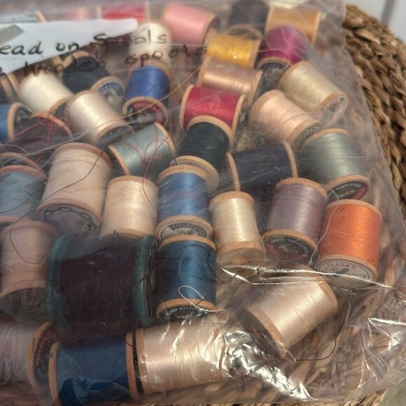 Vintage Assorted Sewing Thread Spools (some wooden spools) - Great Condition - Picture 8 of 10